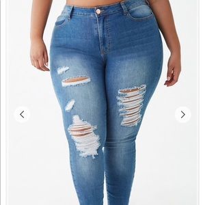 Distressed skinny jeans